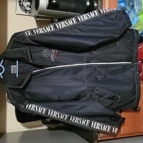 Vintage 90,s VERSACE JEANS CULTURE..BLACK WITH WHITE LETTERS VERY RARE - Picture 4 of 8